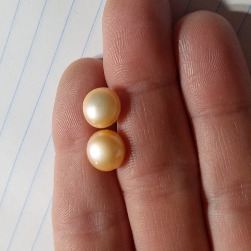 9-10mm peach colored pearl stud earrings